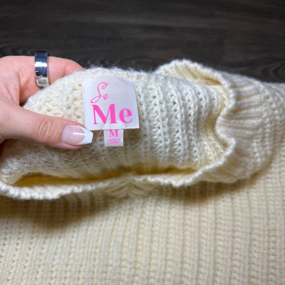 chunky knit v-neck embroidered flower sleeve sweater - Picture 3 of 3